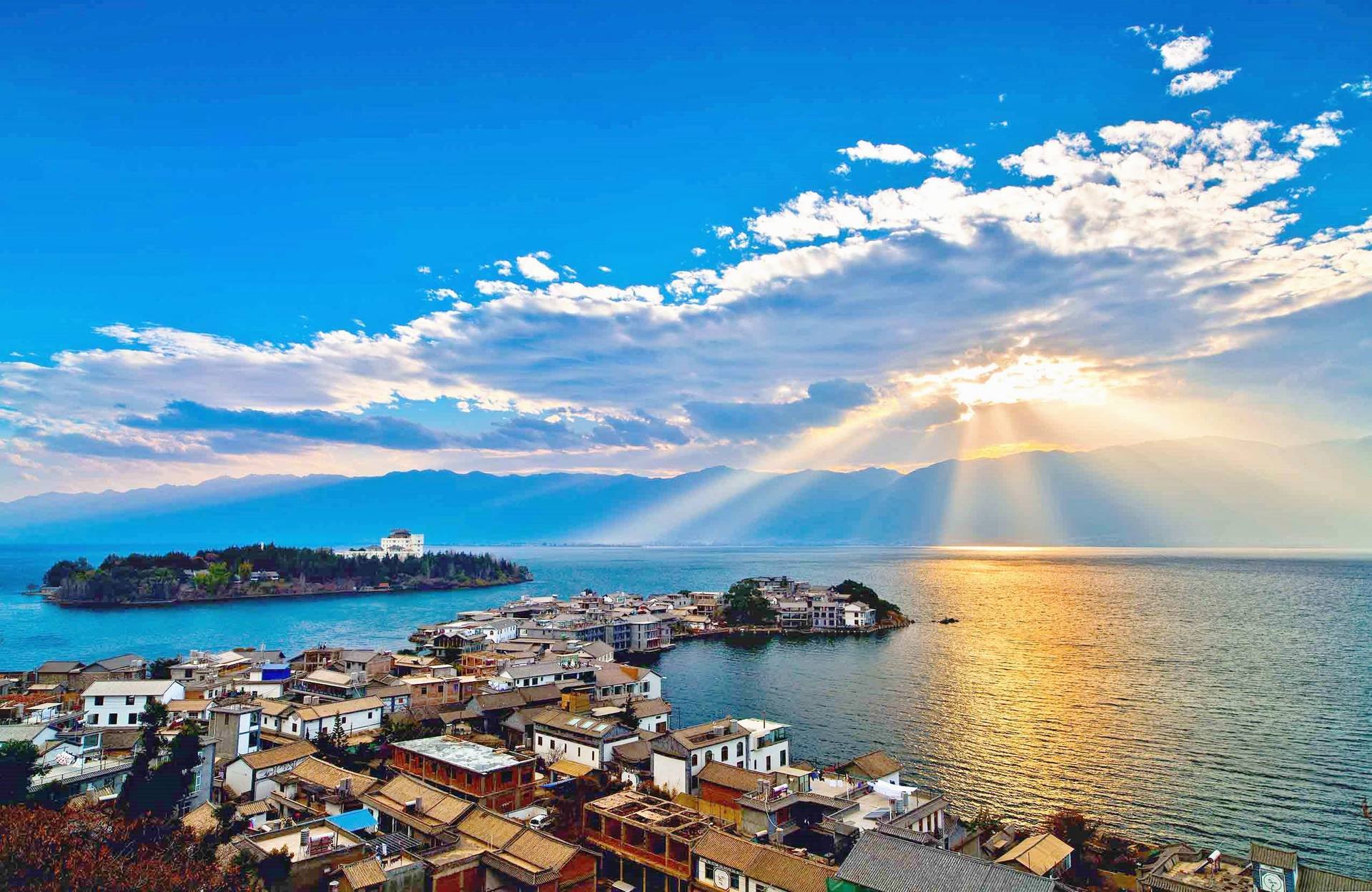 大理自駕兩日游，來一場一路向西的治愈旅行。你確定不來洱海吹吹秋天的風嗎？